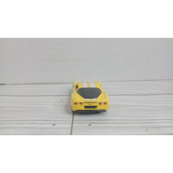 Hot Wheels Chevrolet Corvette C6, Yellow with White Stripes, 1:64; Loose - Picture 3 of 7